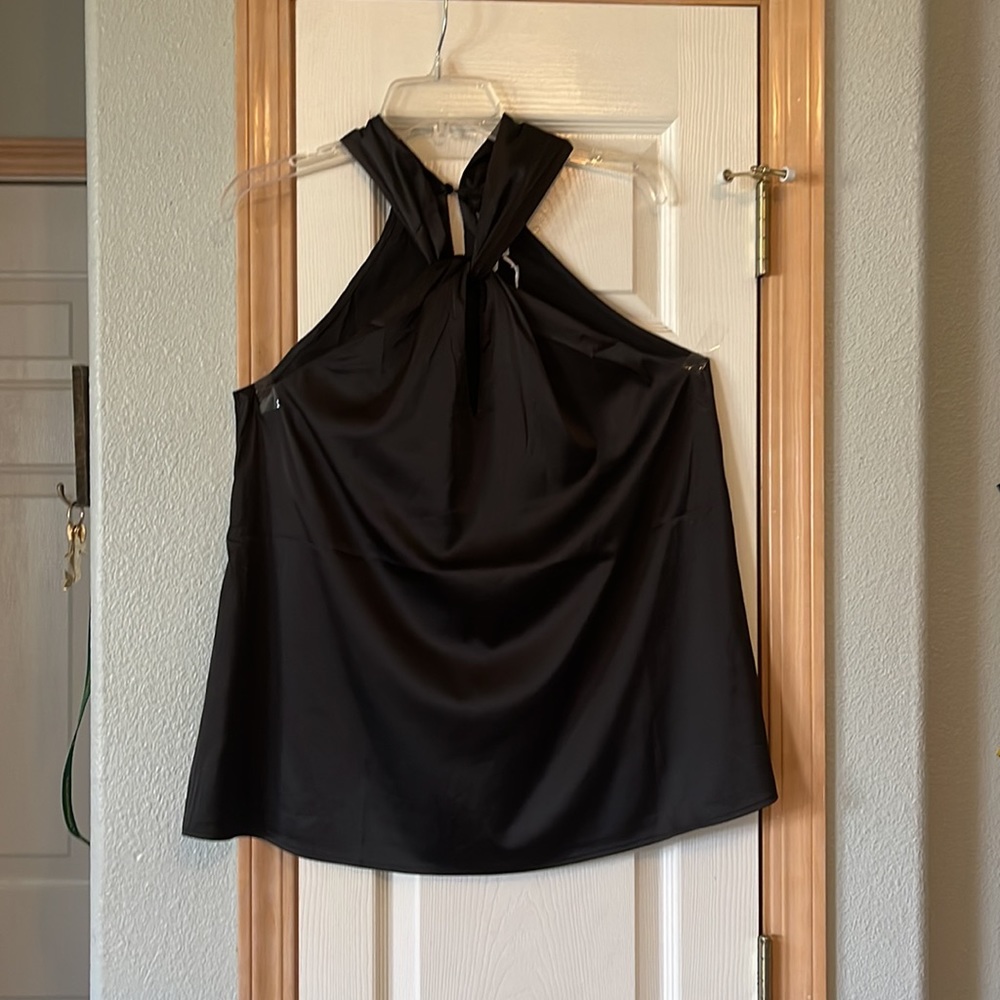 NWT sleeveless blouse. Size L